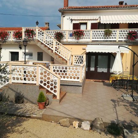 Apartmani Marija Malinska Zewnętrze zdjęcie